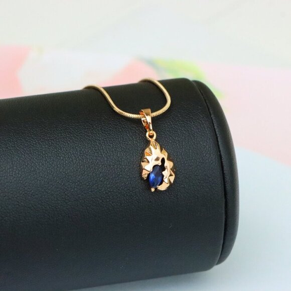 "Teardrop Blue Stone Pendant with Textured Gold Plated Leaf Design, XPPT1721 - Picture 5 of 13